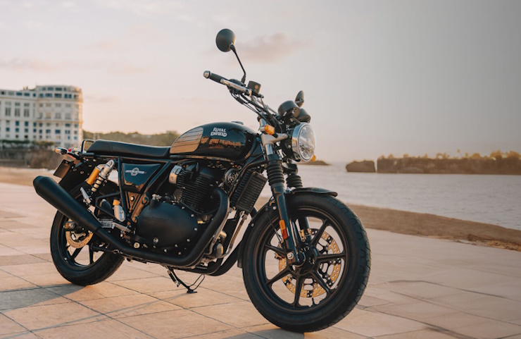 Royal Enfield Interceptor 650 blacked out 740