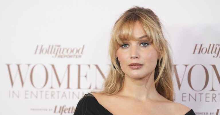 1743755605 urlhttps3A2F2Fcalifornia times brightspot.s3.amazonaws.com2Fbe2Fd62F0cccd7b441ac9aceee6b4a802e9e2Fthrs 2024 women in entertainment gala 35106